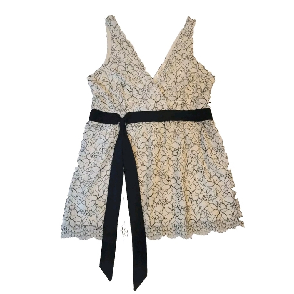 White House Black Market Women’s Small Floral Lace V-Neck Cream Baby Doll Tank